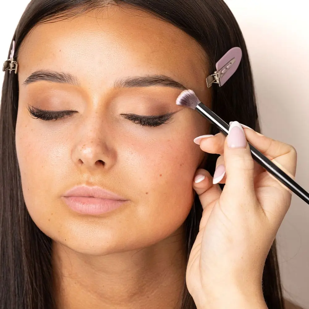 No. 15 Angled Blending Eye Brush - Image 3