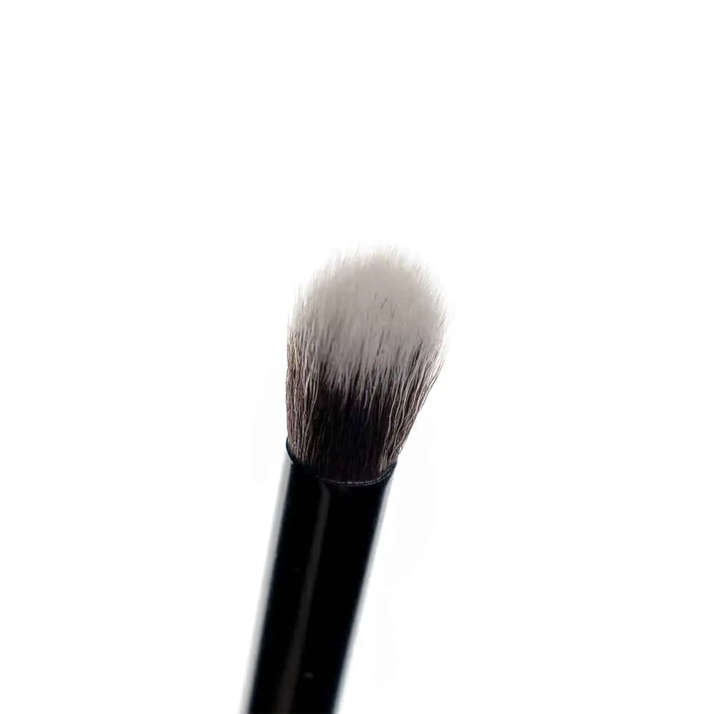 No. 16 Tapered Blending Eye Brush - Image 3