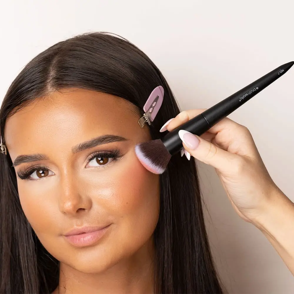 No. 7 Angled Blush Brush - Image 3