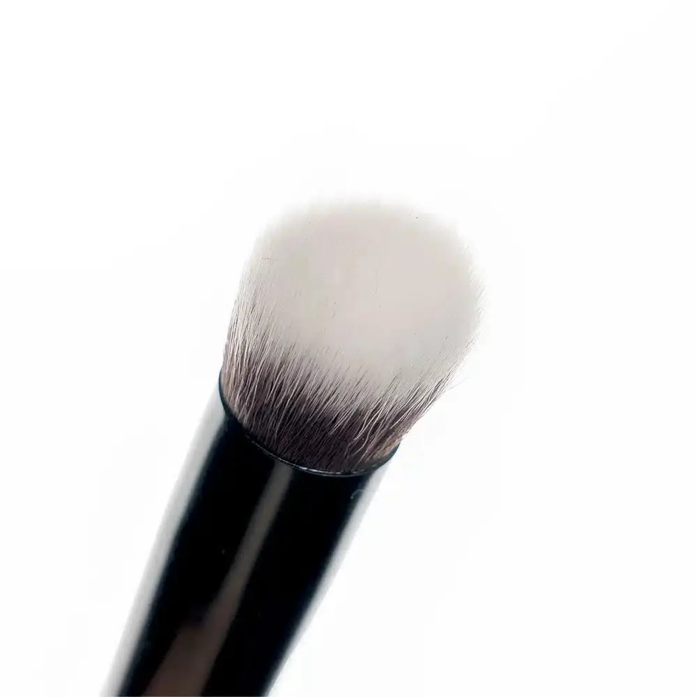 No. 8 Precise Angled Concealer Buffing Brush - Image 4