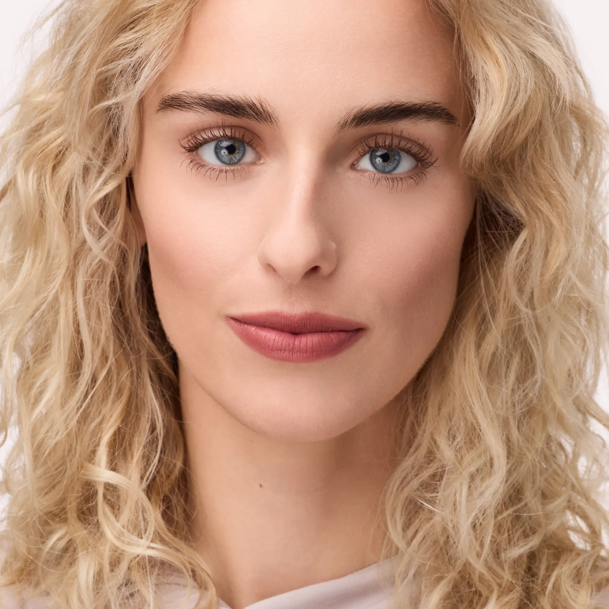 Blur-Real Matte Lipstick 030 Whisper Nude - Image 2