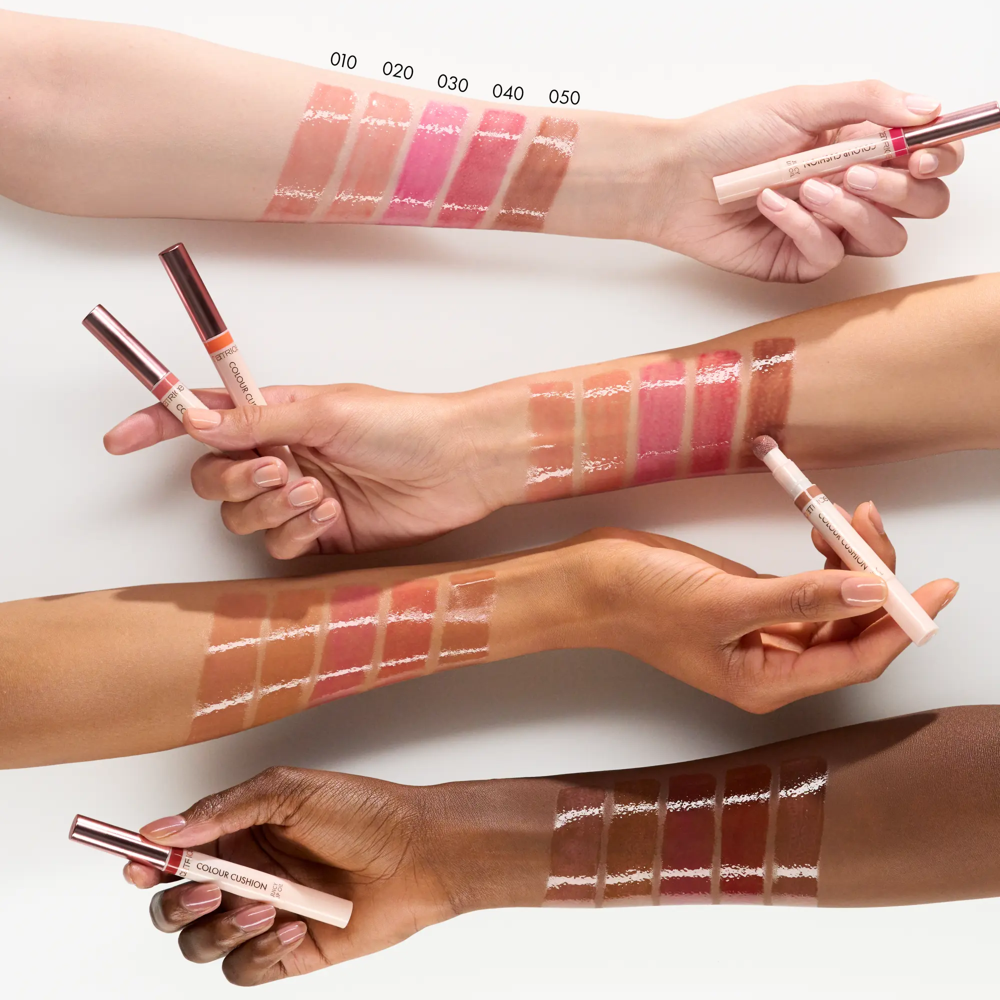 Colour Cushion Juicy Lip Oil 040 Crimson Crush - Image 2
