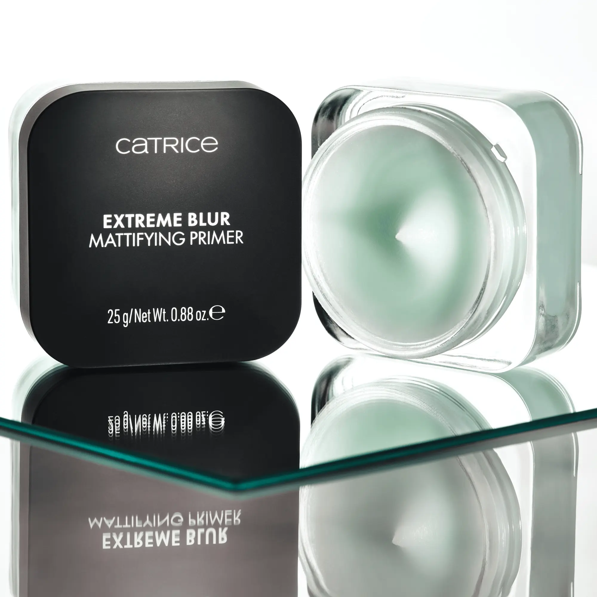 Extreme Blur Mattifying Primer - Image 6