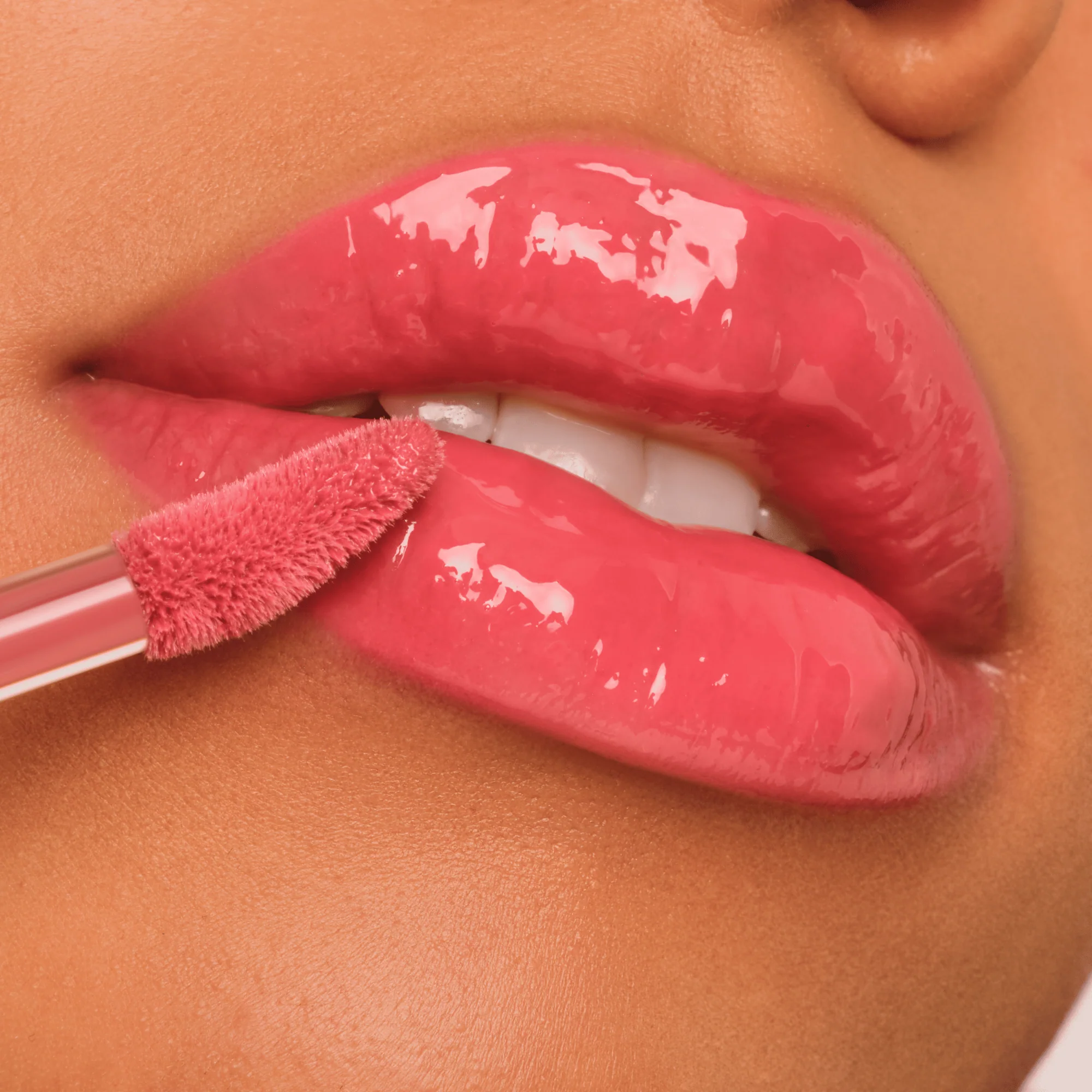 Filler Supreme Lip Gloss 030 Miss Behave - Image 4