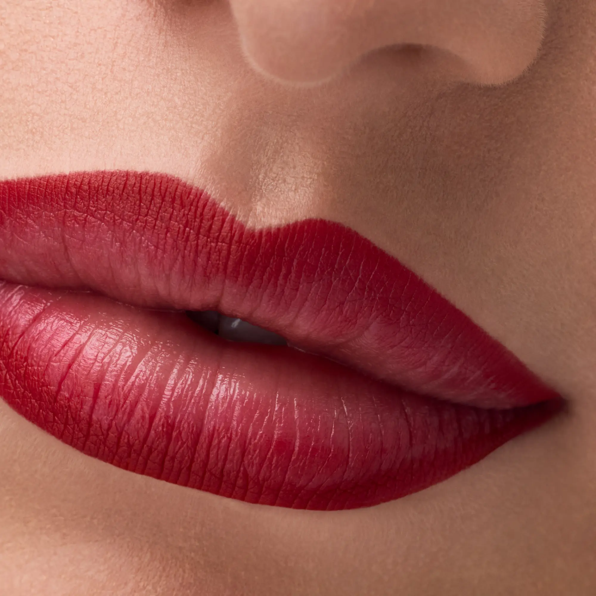 Gel Glide Long-Lasting Lip Liner 030 Left On Red - Image 2