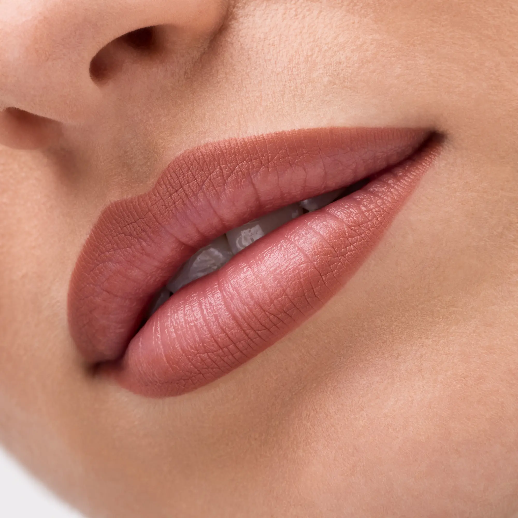 Gel Glide Long-Lasting Lip Liner 040 Latte Lines - Image 4
