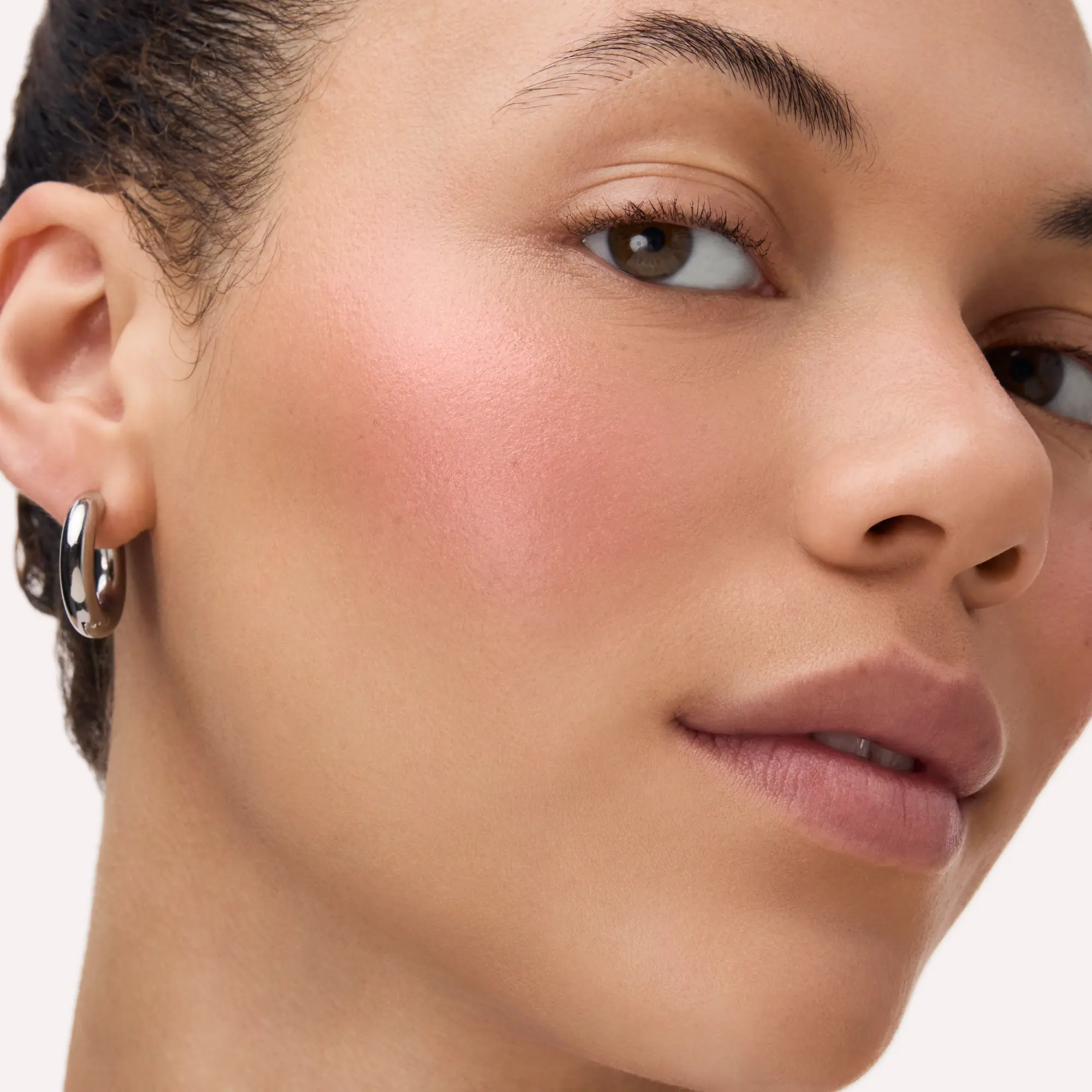 Glow Blush Drops 020 Barely Rose - Image 7