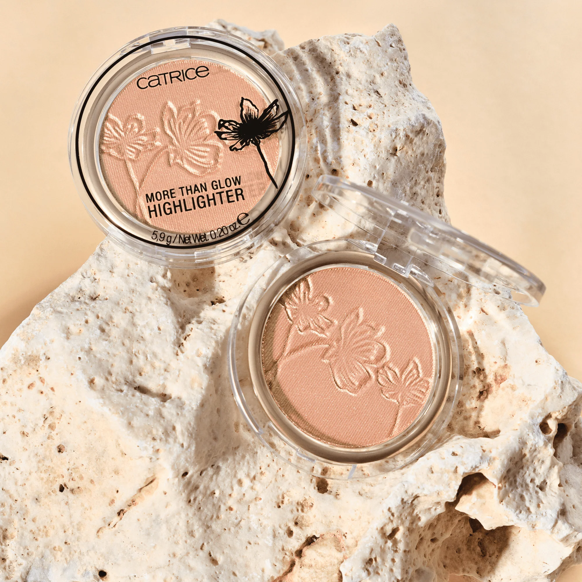 More Than Glow Highlighter 030 Beyond Golden Glow - Image 3