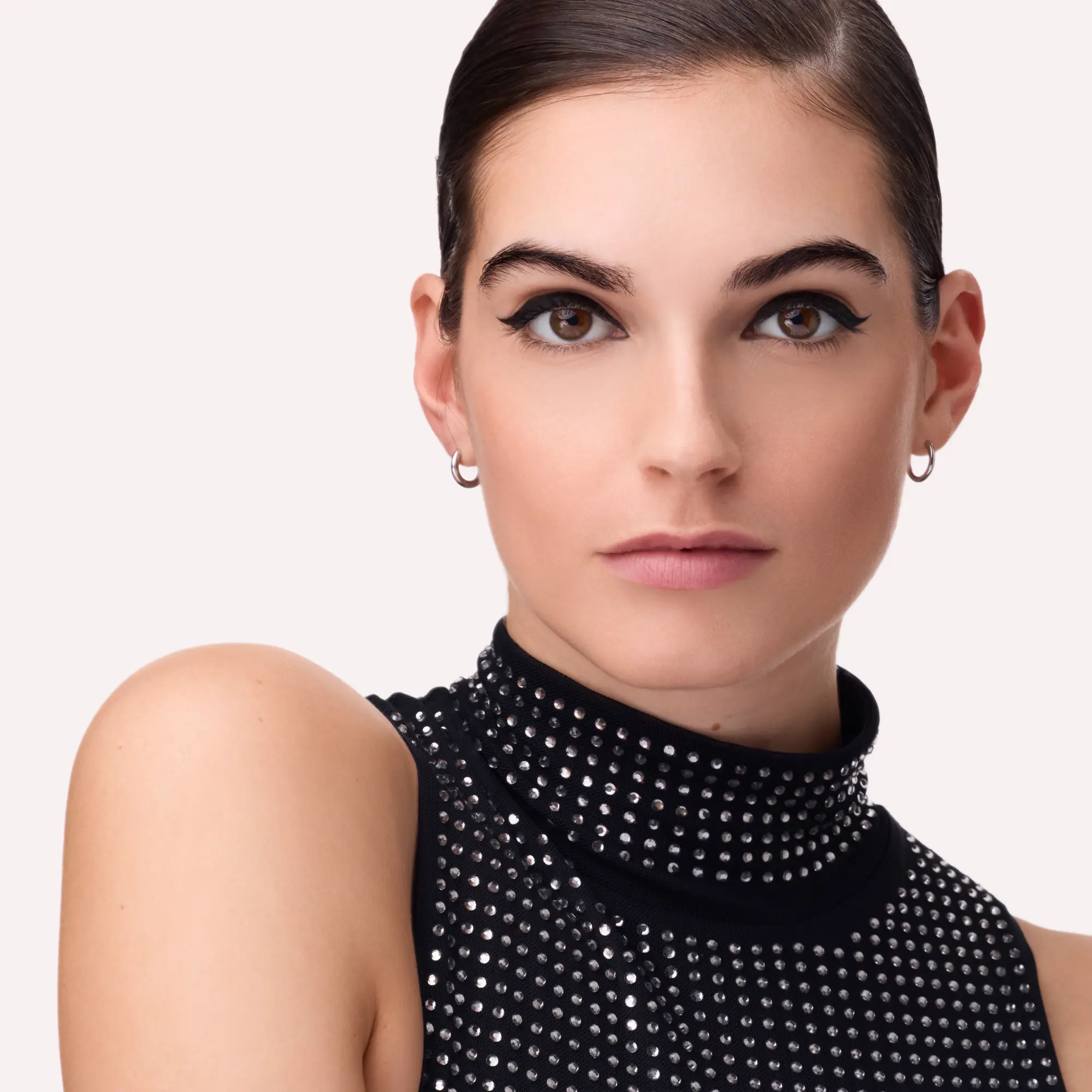 Hyper Liner Brush Eyeliner 010 Classic Black - Image 7