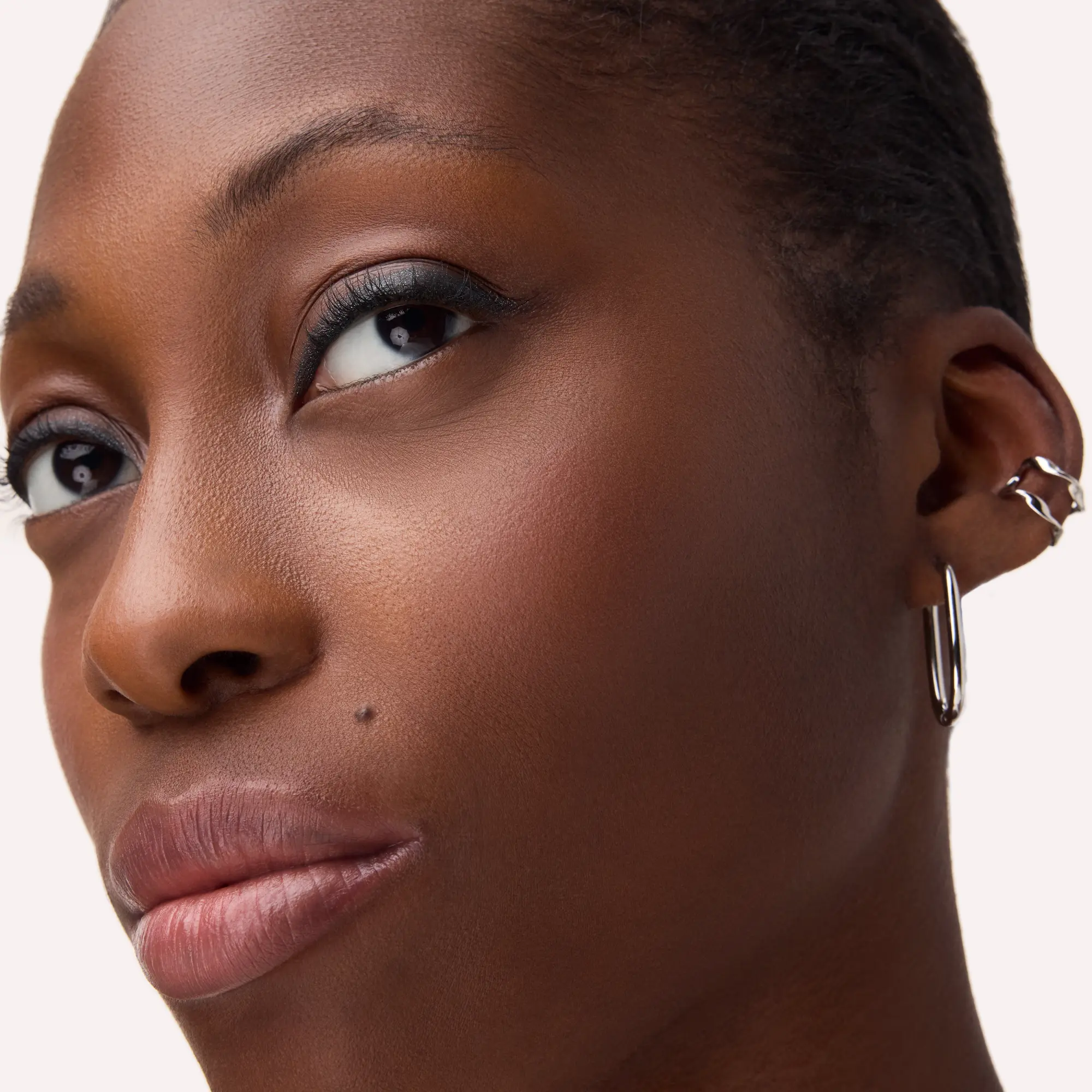 Jewel Glide Effect Eye Pencil 010 Black Diamond - Image 5
