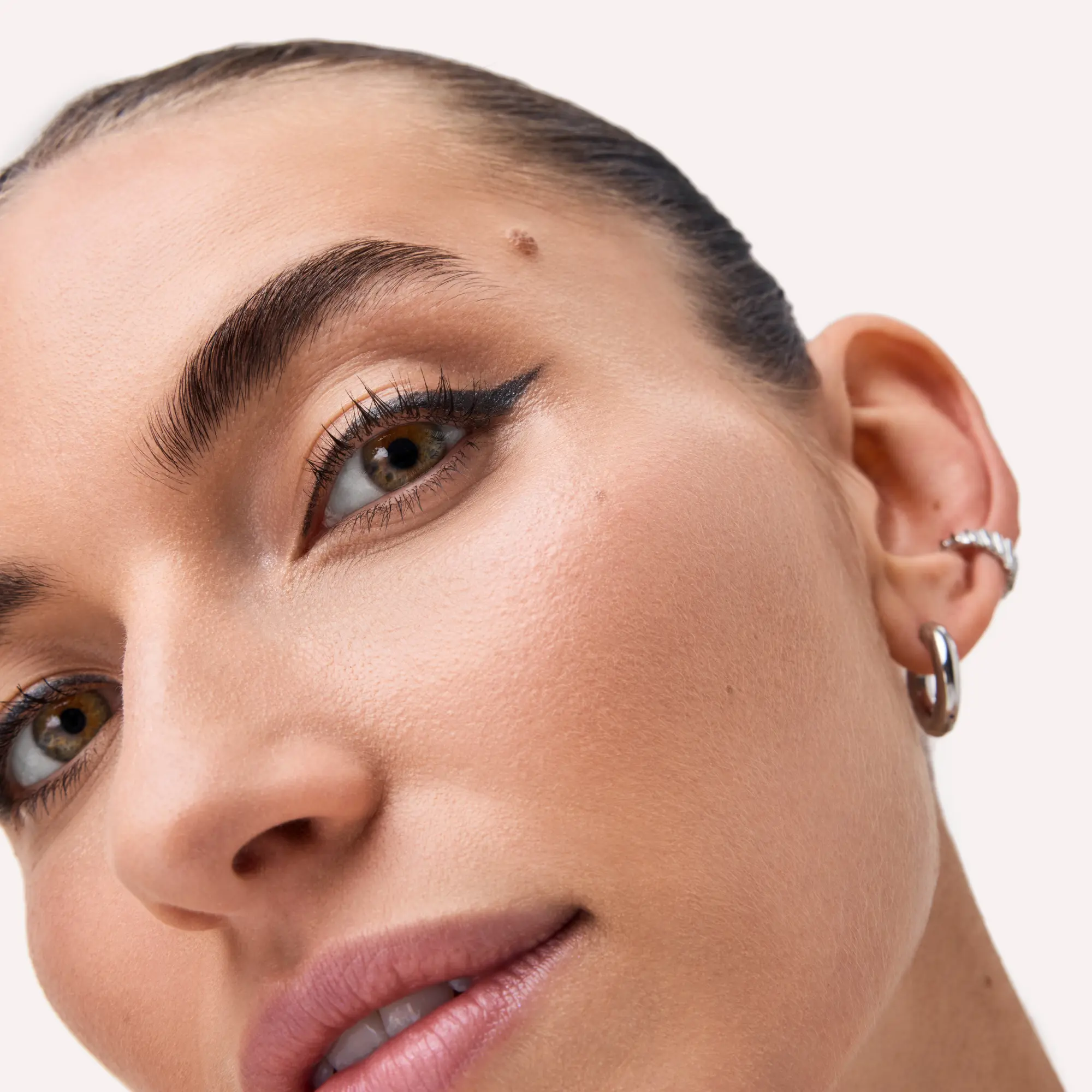 Jewel Glide Effect Eye Pencil 010 Black Diamond - Image 6