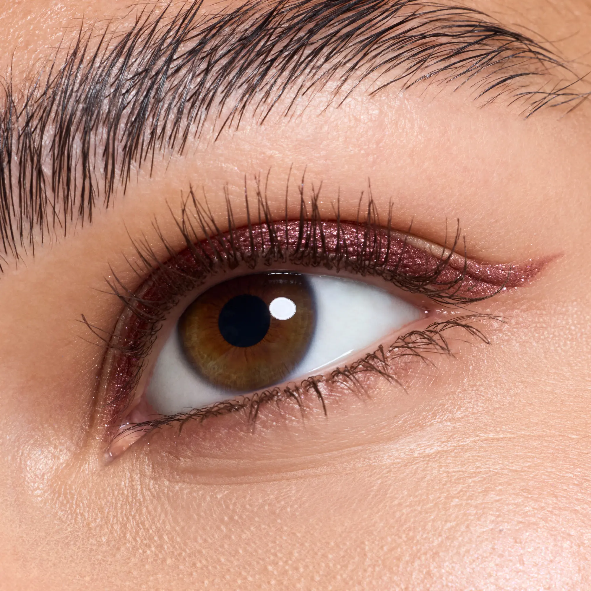 Jewel Glide Effect Eye Pencil 050 Ruby Crystals - Image 2