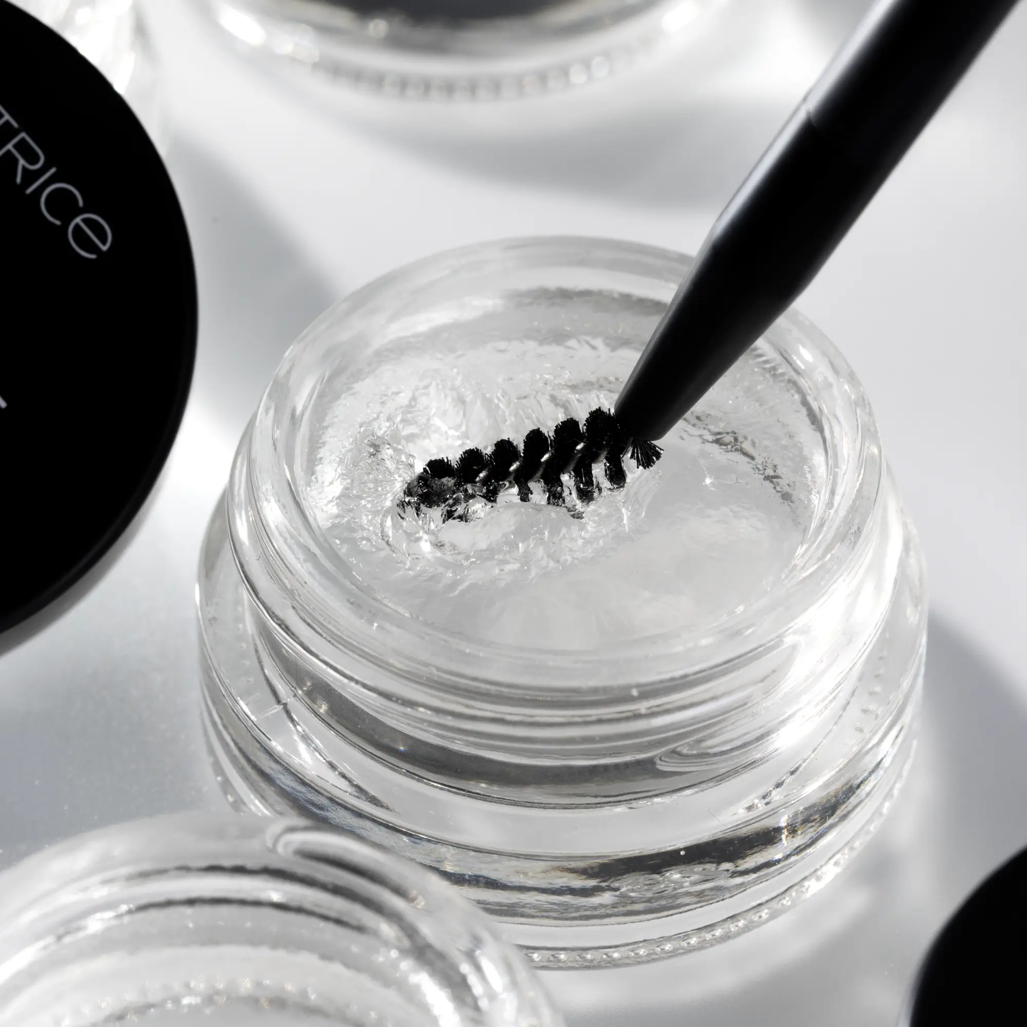 Lift & Laminate Brow Gel 010 Transparent - Image 8