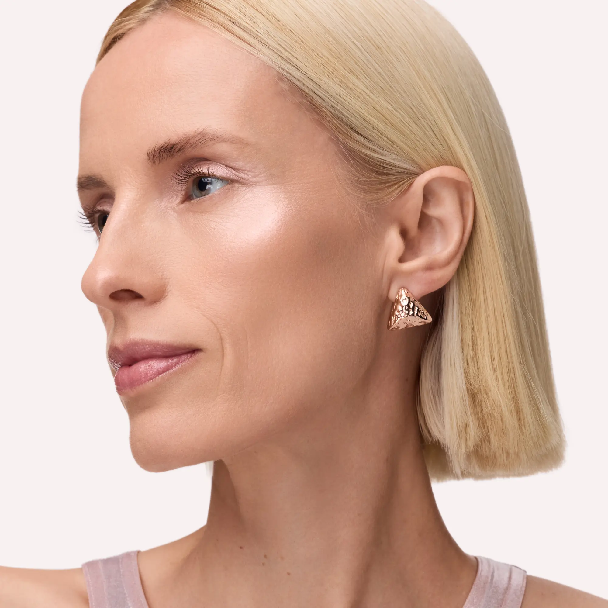 More Than Glow Liquid Highlighter 020 Dewy Rose - Image 2