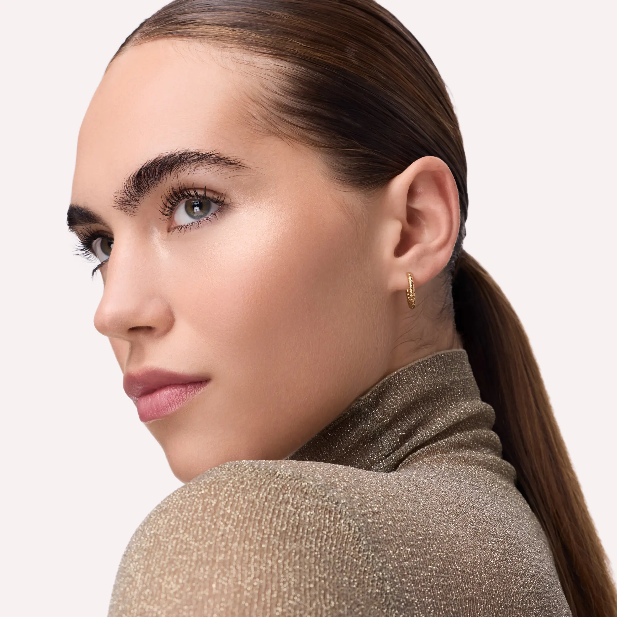 More Than Glow Liquid Highlighter 030 Golden Silk - Image 5