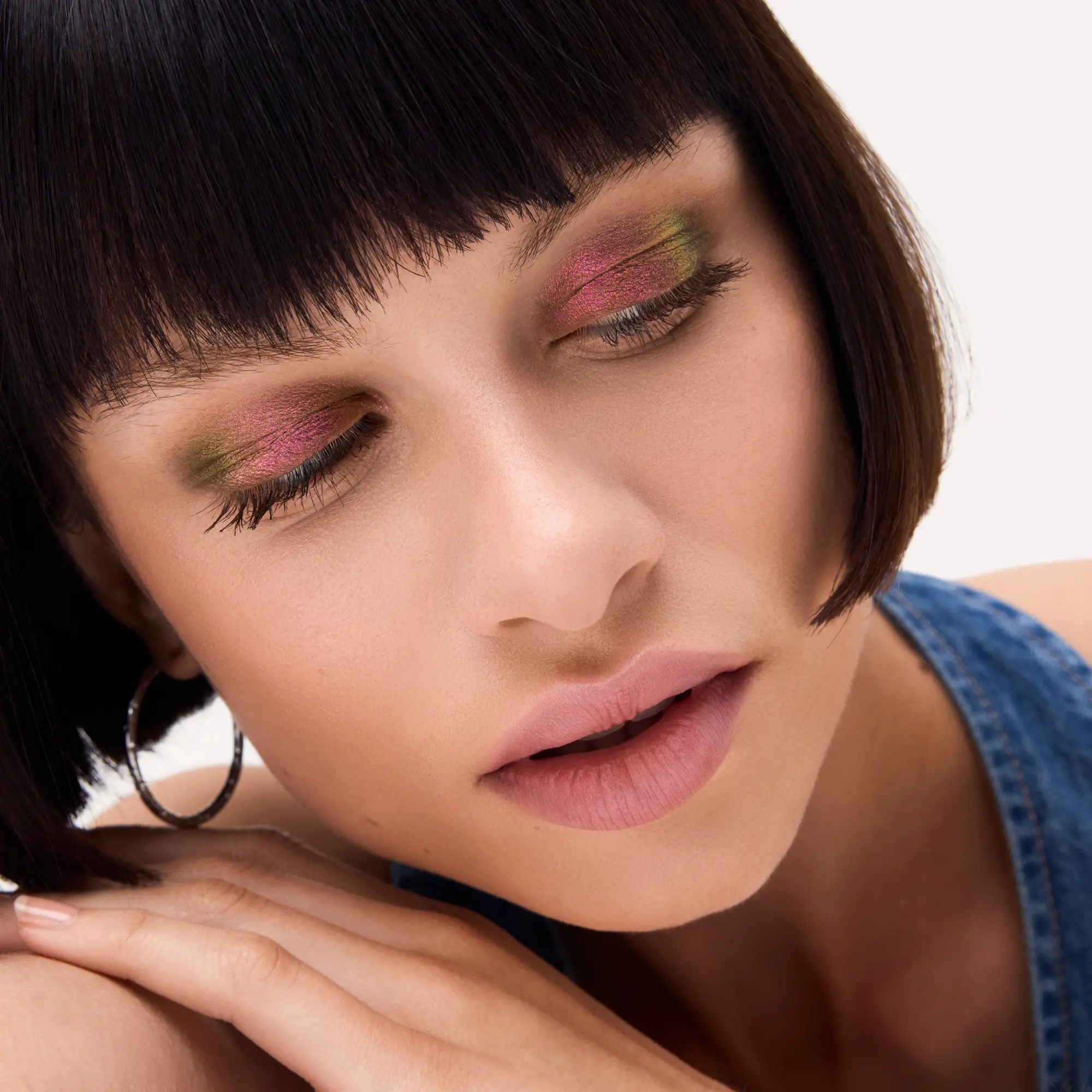 Prismatic Shift Eyeshadow 020 Berry Blaze - Image 5