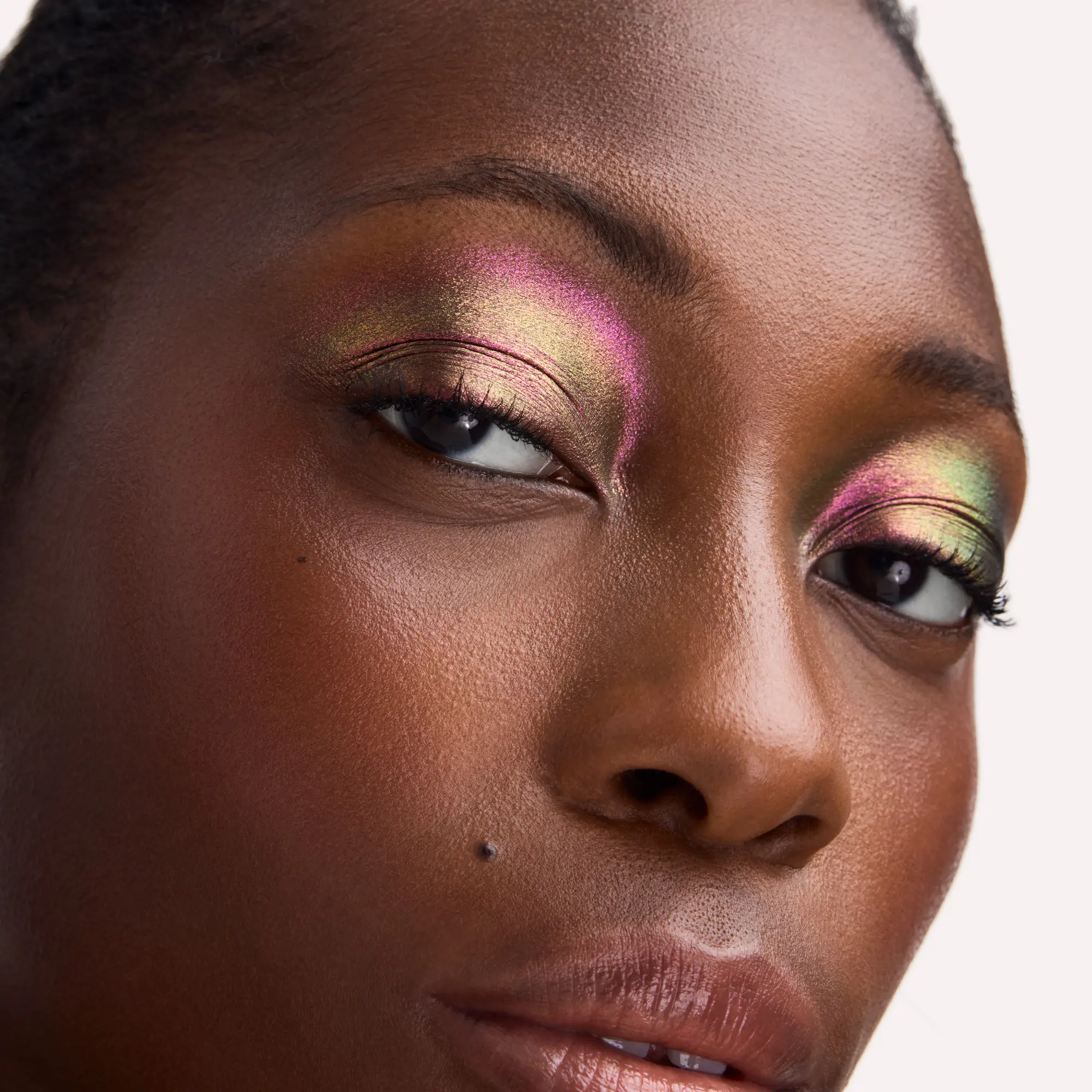 Prismatic Shift Eyeshadow 020 Berry Blaze - Image 6