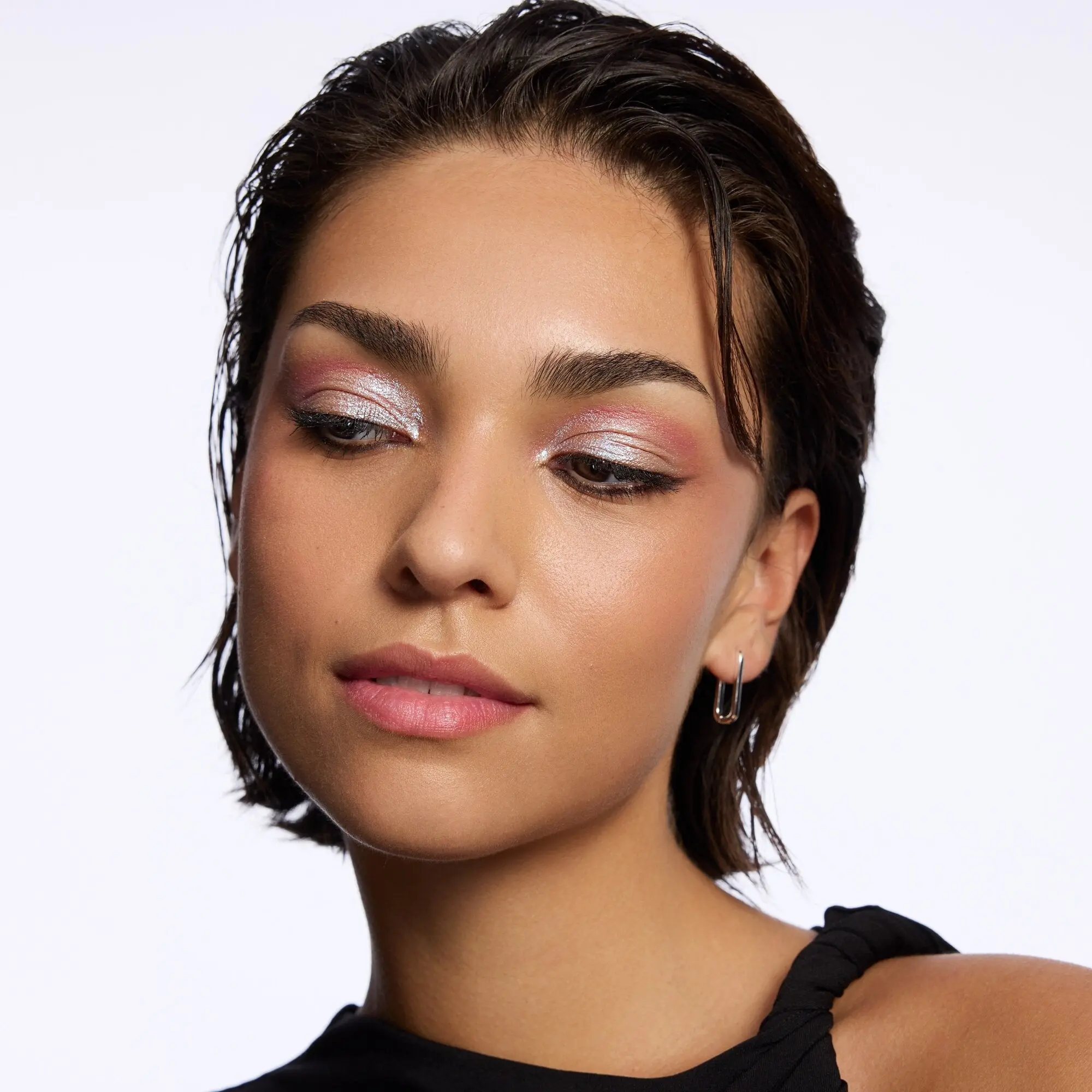 Space Glam Liquid Chrome Eyeshadow 010 Milky Way - Image 6