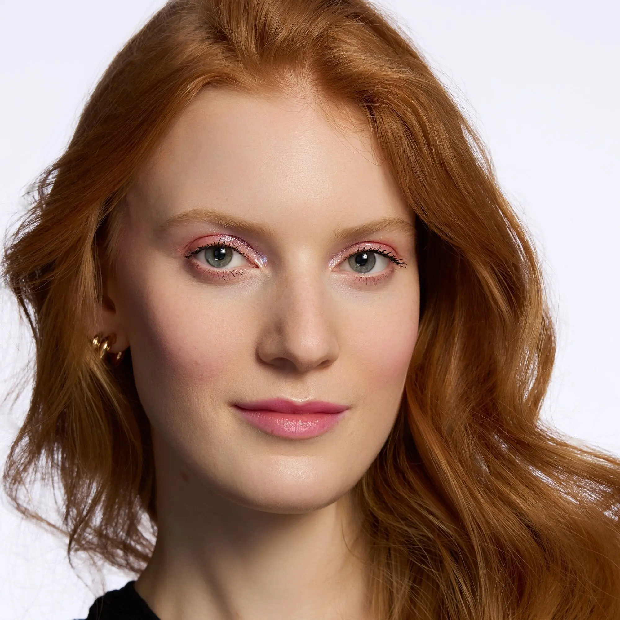 Space Glam Liquid Chrome Eyeshadow 020 Cosmic Lights - Image 4
