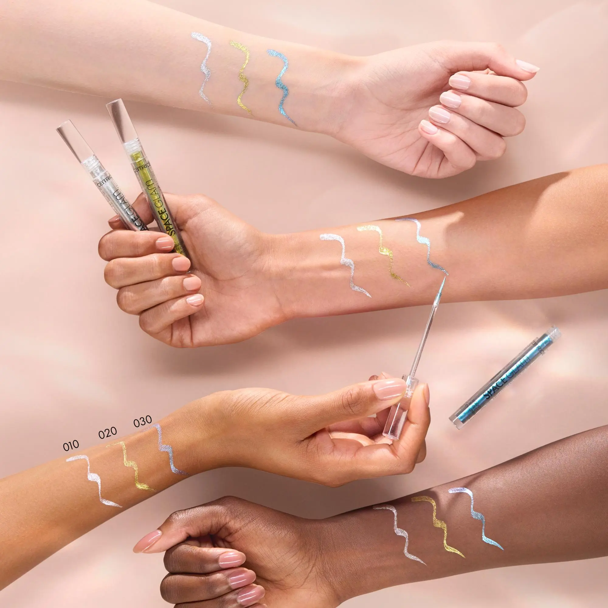 Space Glam Liquid Effect Eyeliner 010 Moonstone Metallic - Image 2