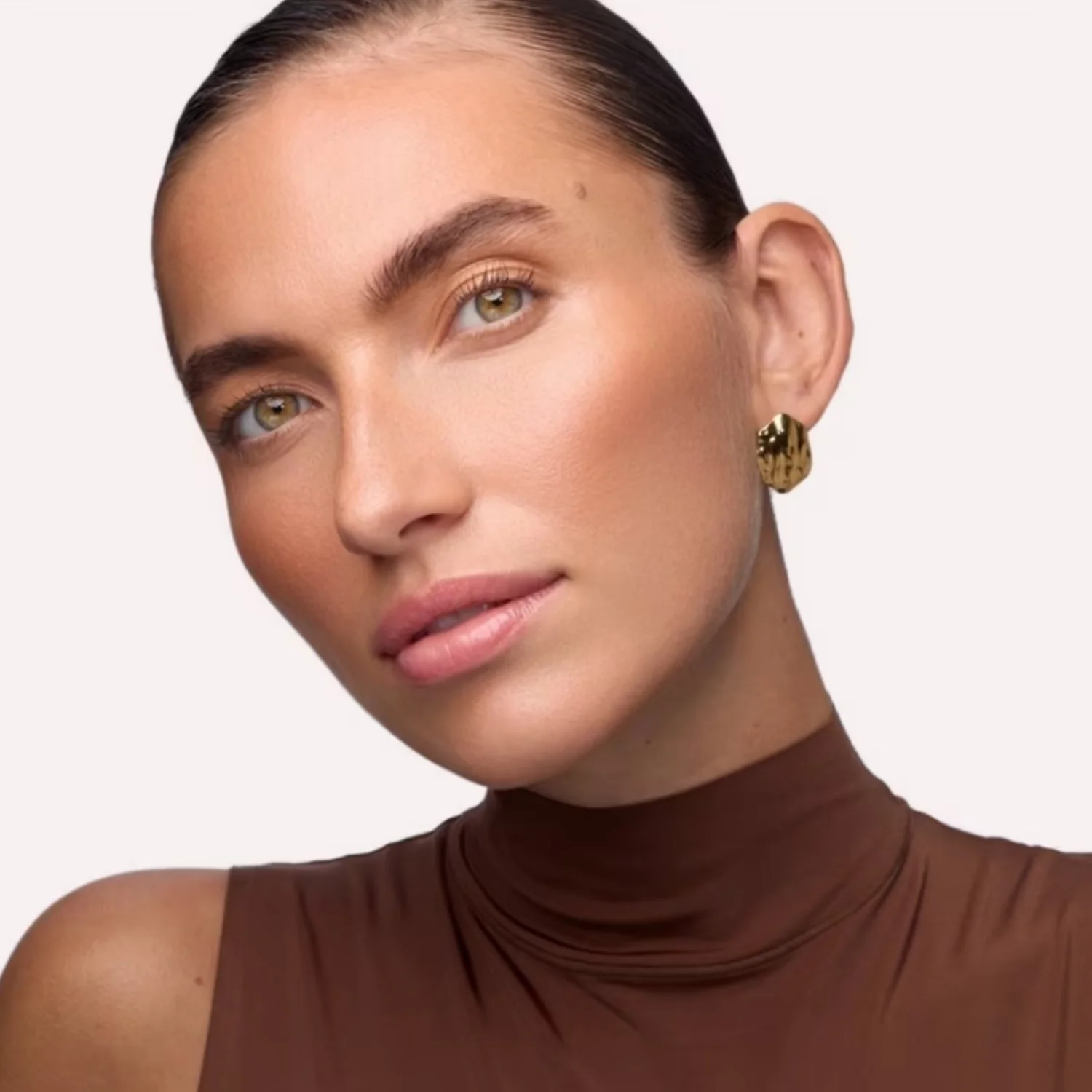 Sun Lover Glow Bronzing Powder 010 Sun Kissed - Image 2