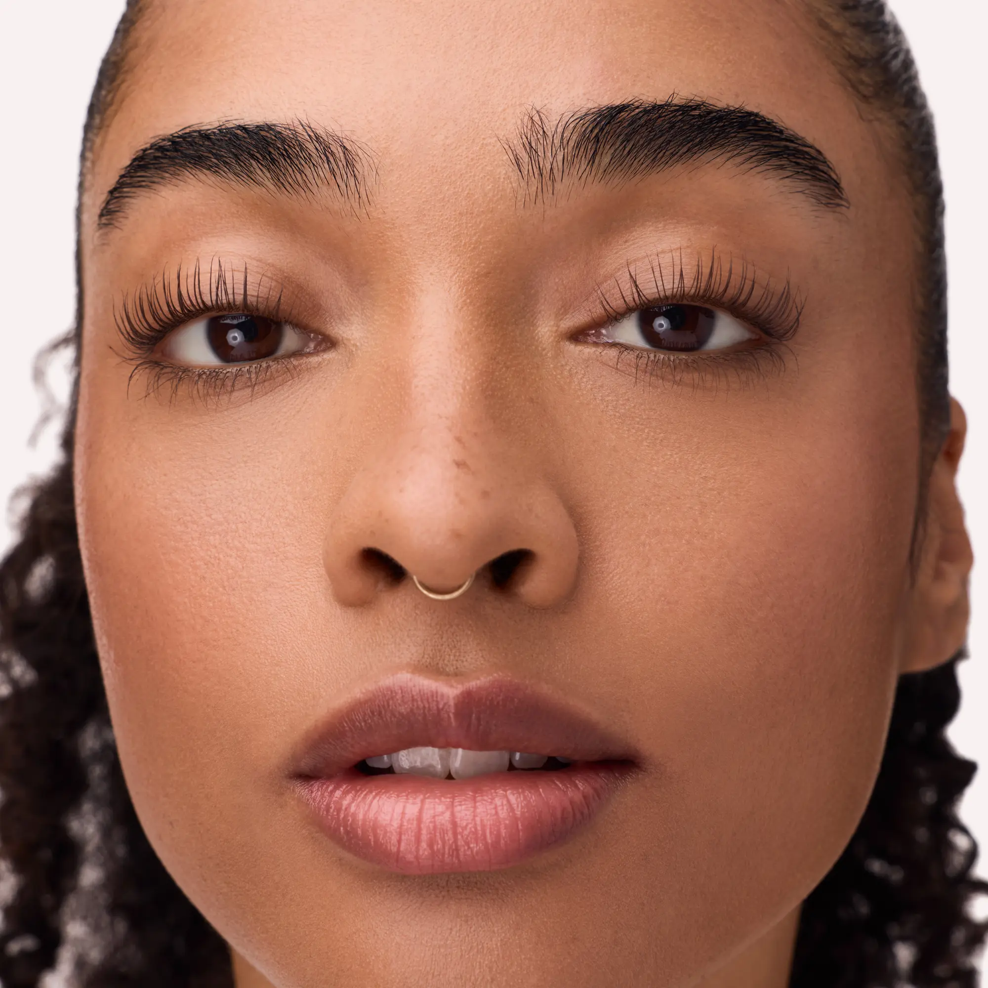 TUBING Stay In Place Volume Mascara 020 Panda-Proof Brown - Image 5