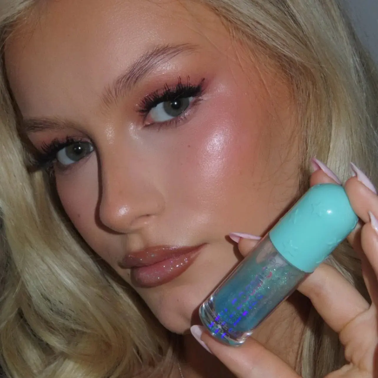 Cosmic Kiss Lip Oil Aurora Apple - Image 2