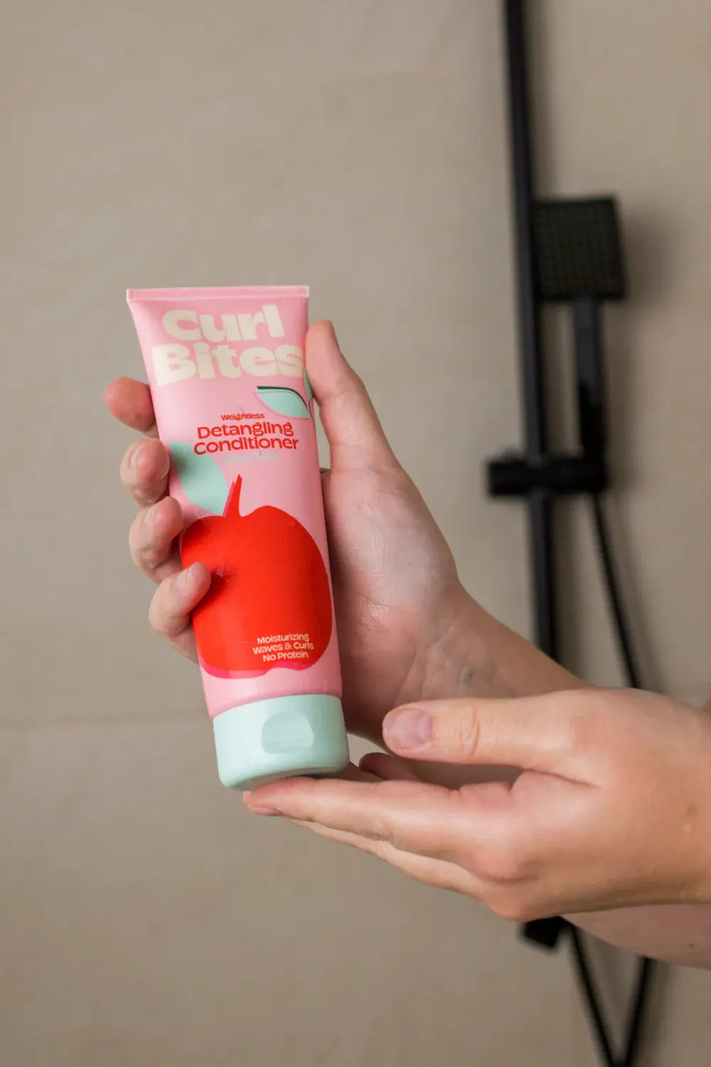 Weightless Detangling Conditioner - Image 4