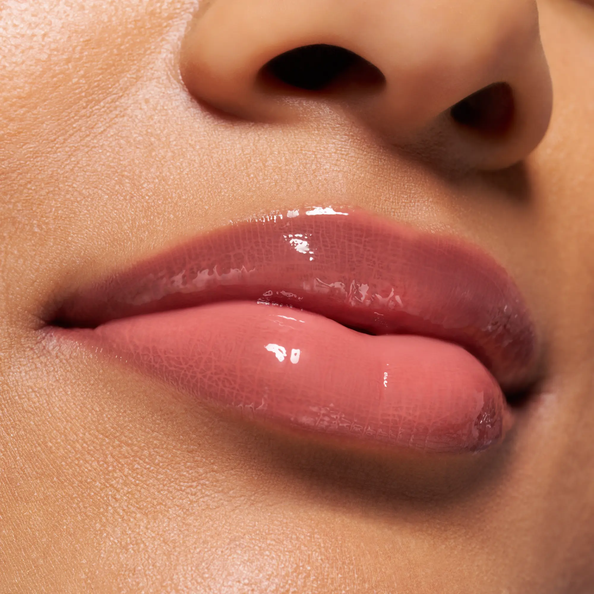 Juicy Bomb Plumping Lipgloss 04 Blossom Peach - Image 4