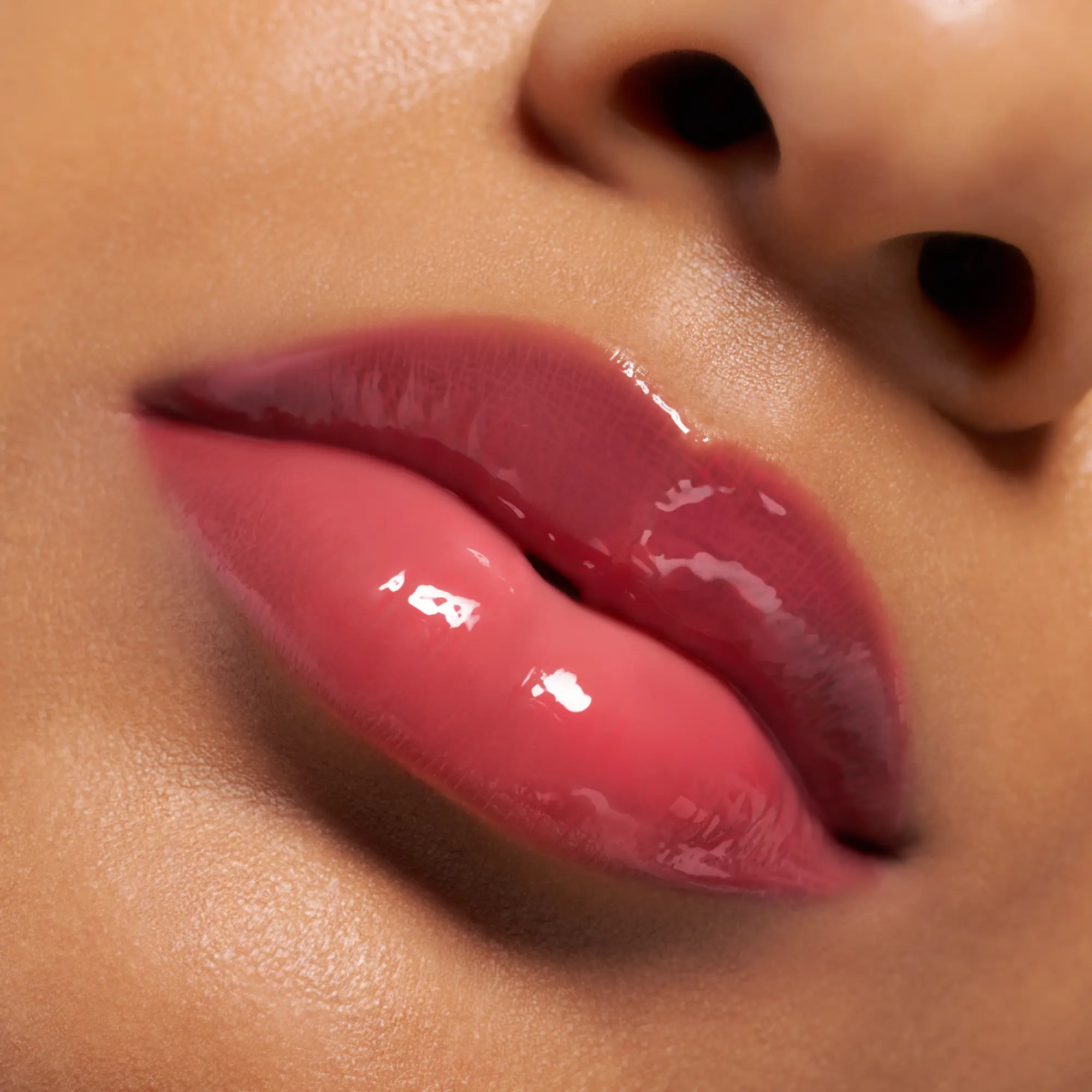 Juicy Bomb Plumping Lipgloss 08 Pure Raspberry - Image 4