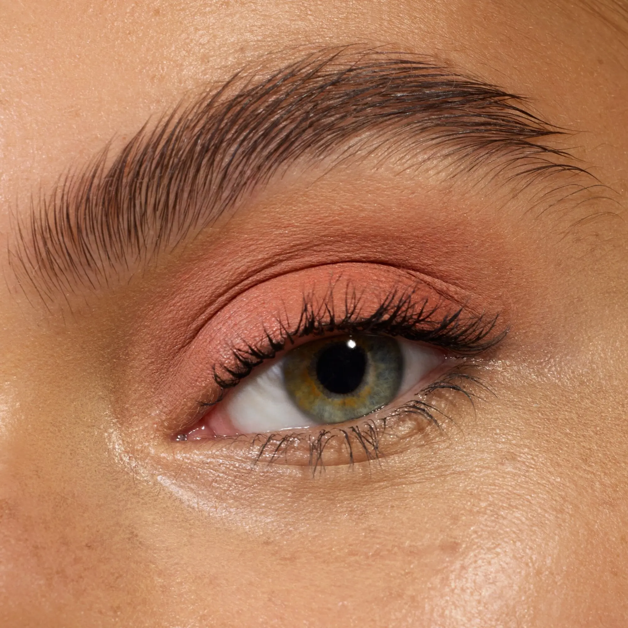Matte Liquid Eyeshadow 03 Peach Pop - Image 4