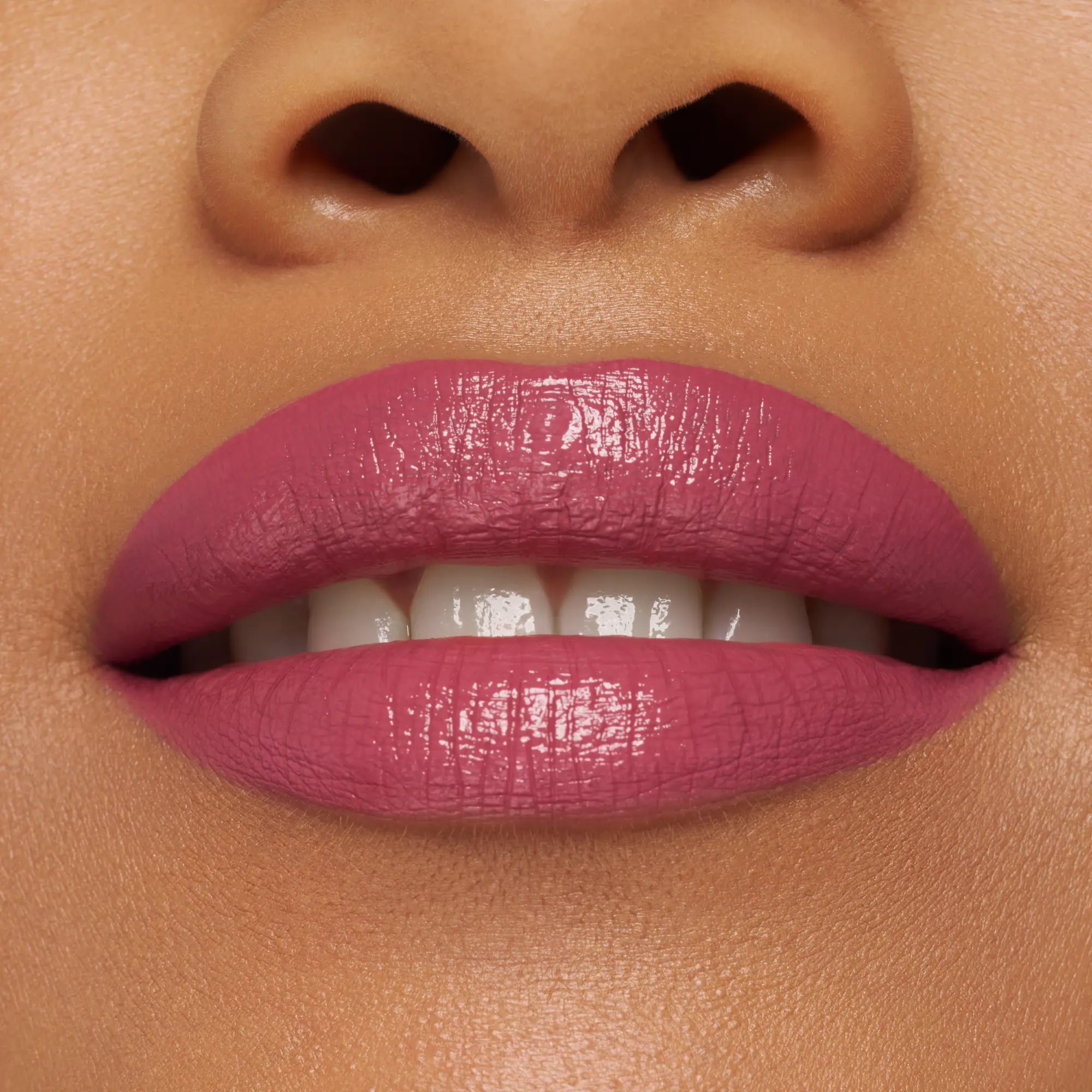 Satin Glow Luminous Shine Lipstick 04 Let´s Get Mauvin - Image 2