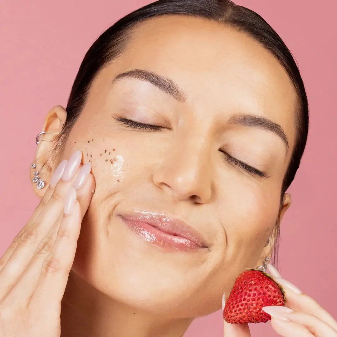 Strawberry Seed Exfoliating Cleanser - Image 2