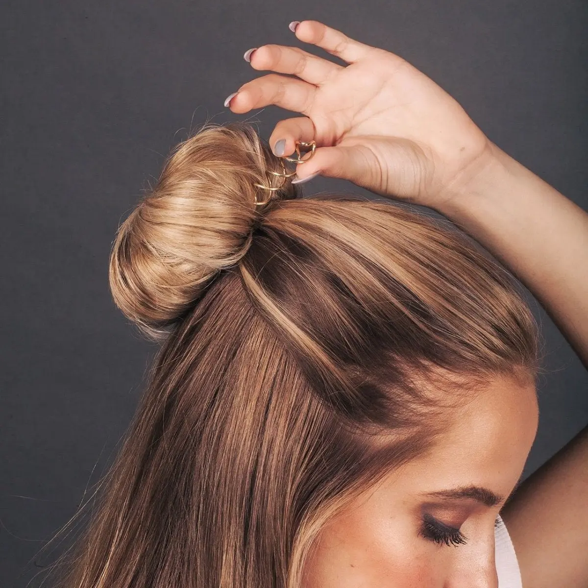 Bun Twist Brown - Image 3