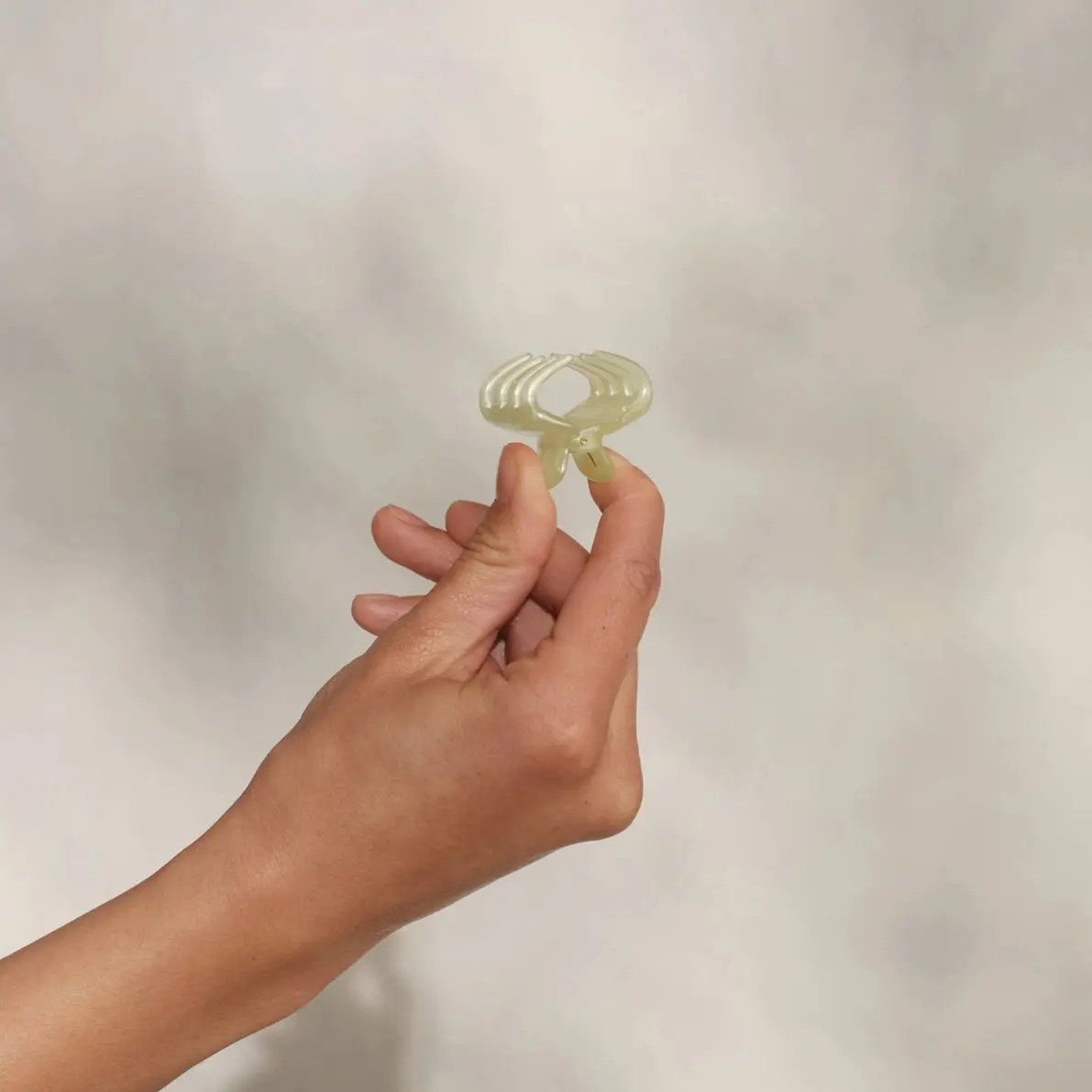 Mini Jelly Cloud Clips 8pc Set Pearlized Cream & Butter Yellow - Image 3