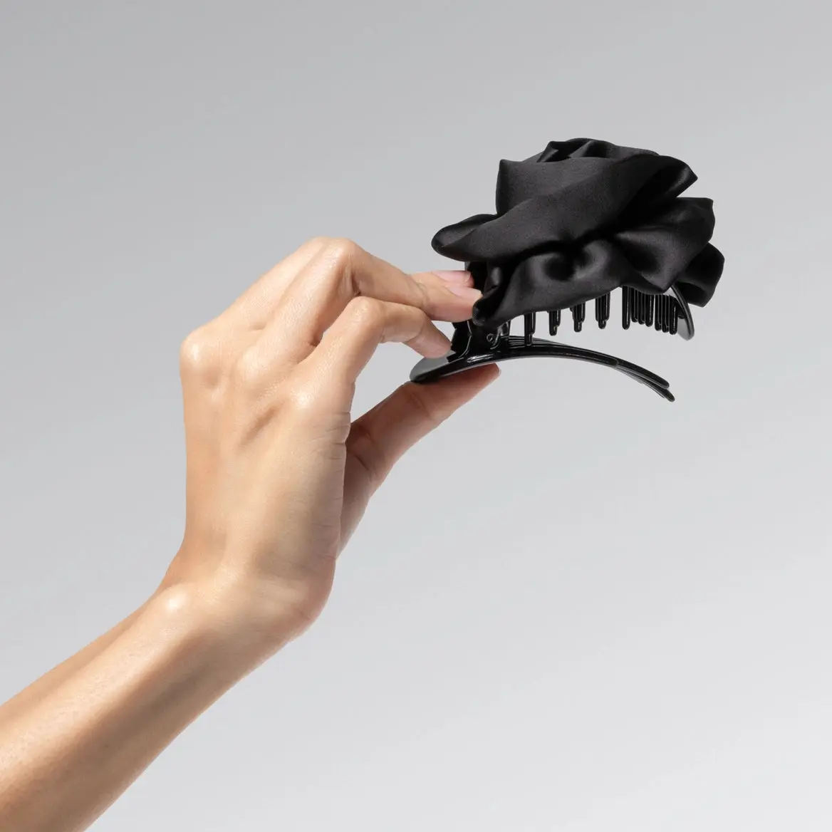 Satin Rosette Flat Cloud Clip Black - Image 4