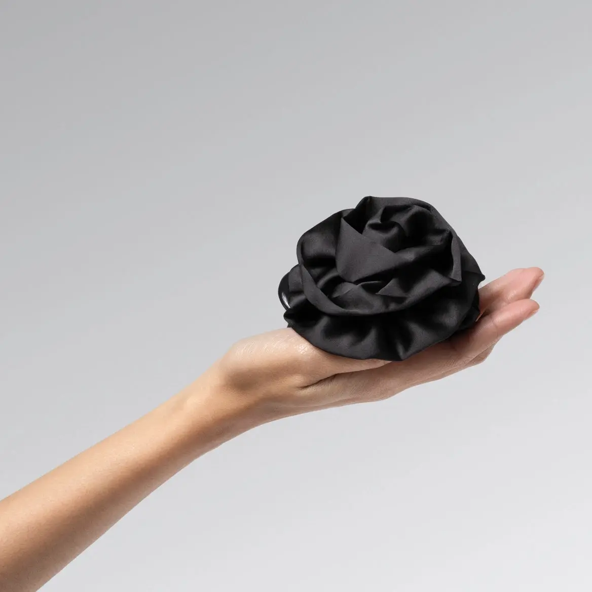 Satin Rosette Flat Cloud Clip Black - Image 5