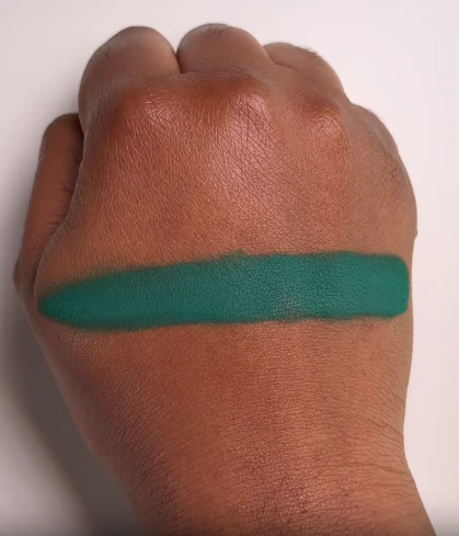 Magnetic™ Pressed Powder Shadow Scales - Image 2