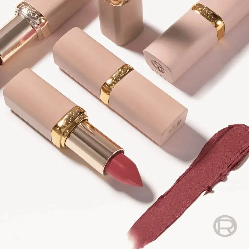 Color Riche Blurred Matte Lipstick 300 Rouge Paris - Image 7