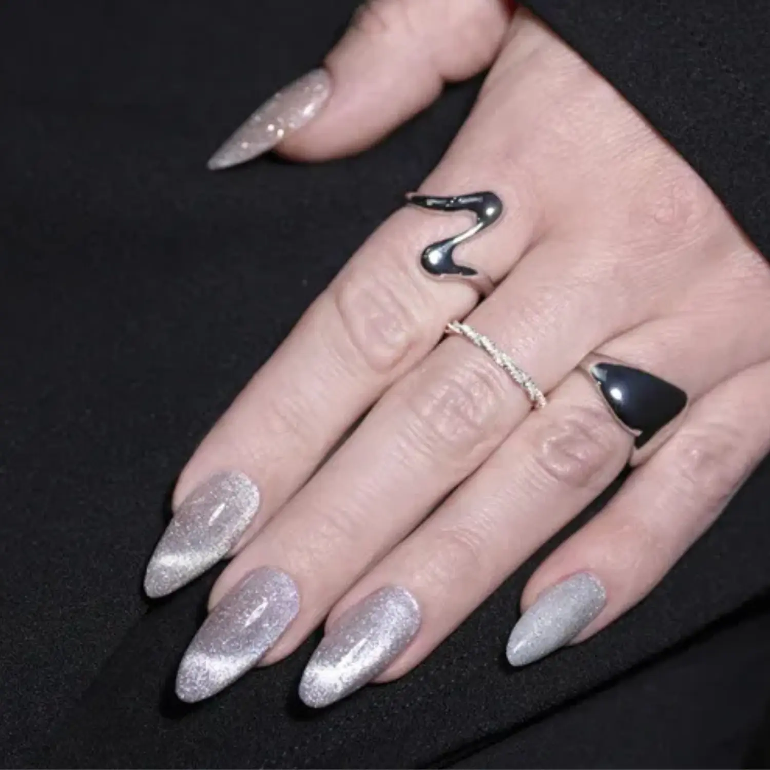 UV Gel Polish MCL03 Silver Purr - Image 2