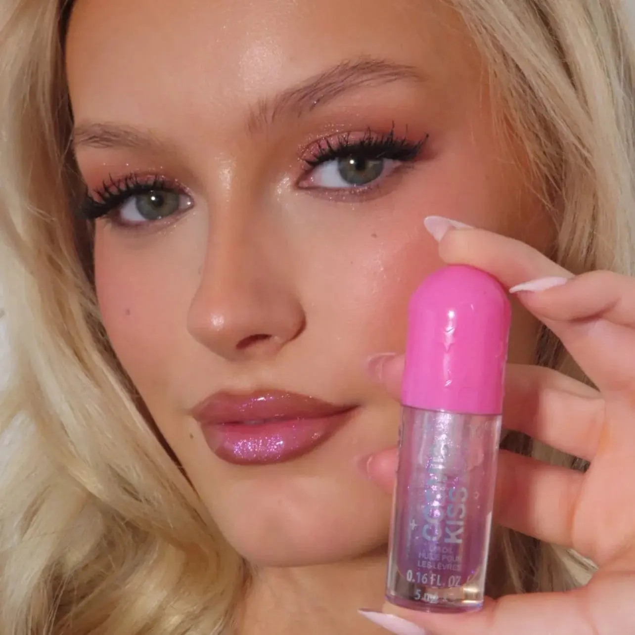 Cosmic Kiss Lip Oil Solar Strawberry - Image 2