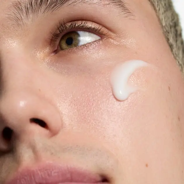 Hydrating Milky Cleanser 180 ml. - Image 2