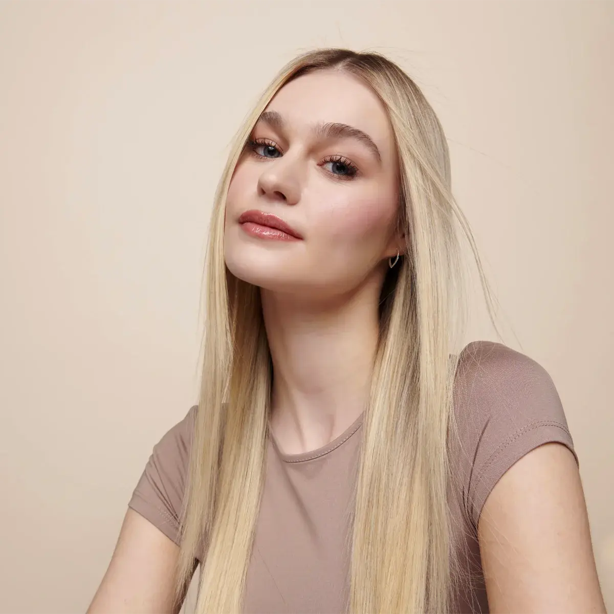 Frizz Fix Weatherproof Hairspray - Image 3